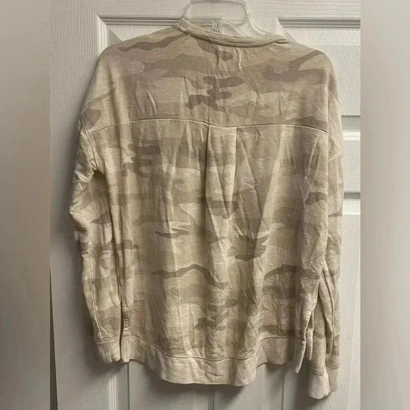 Altar’d State Camo Crewneck Sweatshirt Sweater Size Extra Small - Picture 6 of 6